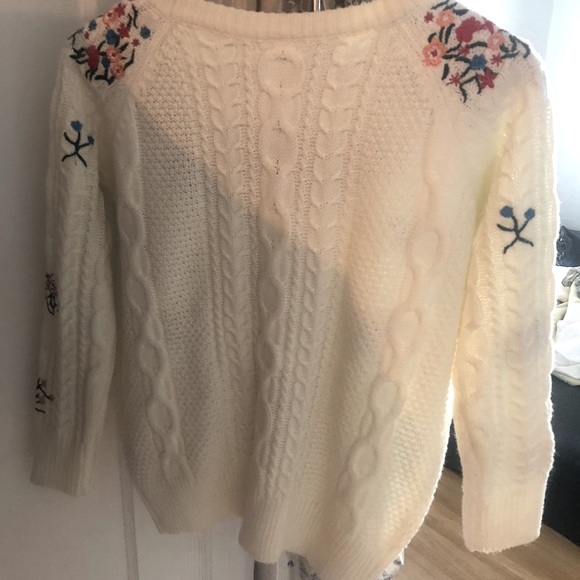 Hand-knit Retro Sweater - Picture 3 of 4